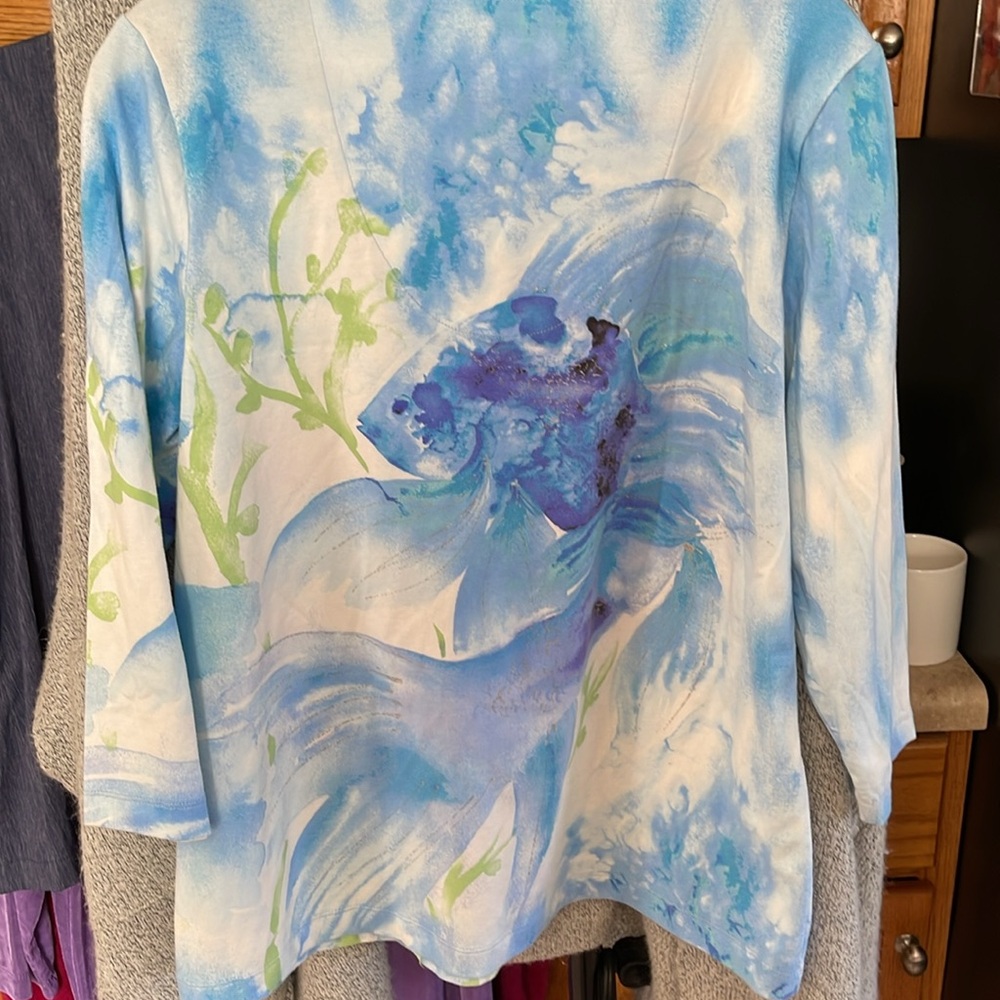Chico's Blue Fish-Print V-Neck Women's Top - Picture 7 of 8